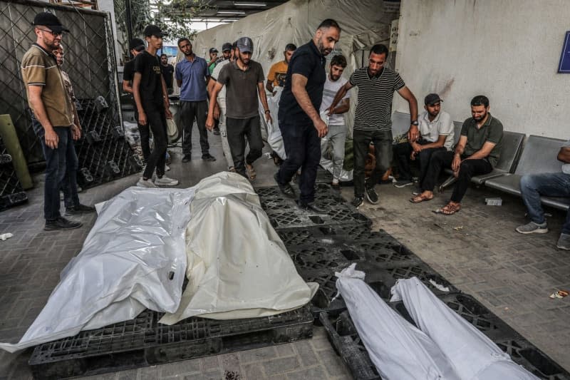 Palestinians bid farewell to their killed relatives at Al-Najjar Hospital, amid the ongoing conflict between Israel and the Palestinian militant group Hamas. Abed Rahim Khatib/dpa