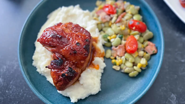 Chicken with beans and mashed potatoes