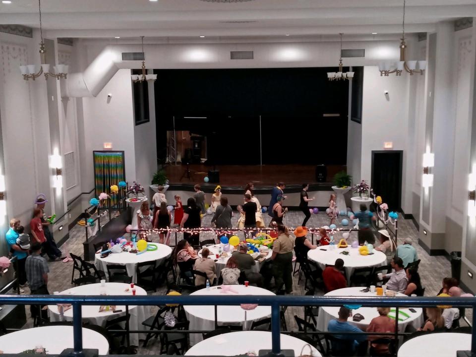 A group of soon-to-be graduates from Sobriety Court of Hillsdale County recently put on a community event at the Dawn Theater to help the local sobriety community.