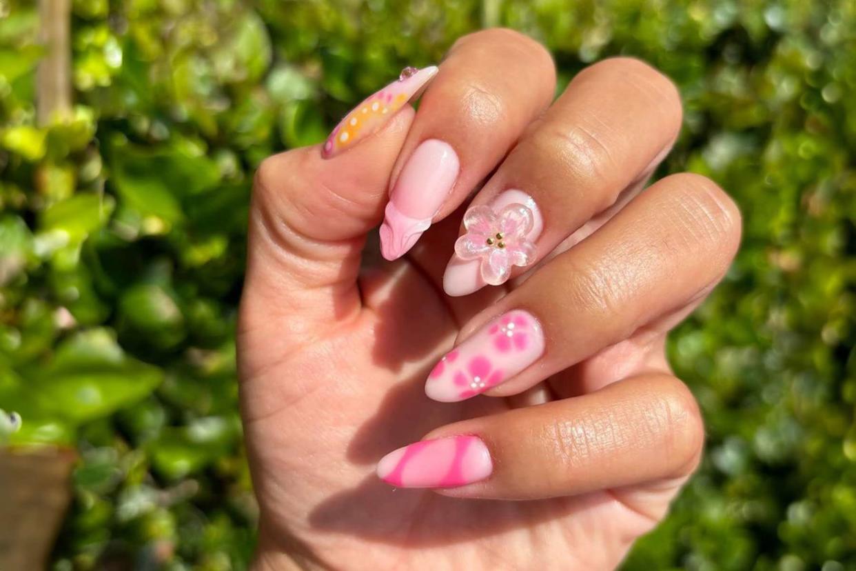 <p><a href="https://www.instagram.com/rachelsuenails/">@rachelsuenails</a> </p>