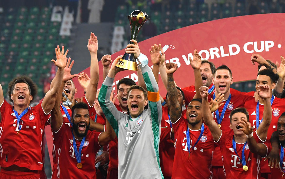 DOHA, QATAR - FEBRUARY 11: Manuel Neuer of FC Bayern Muenchen lifts the FIFA Club World Cup Qatar 2020 trophy as FC Bayern Muenchen celebrate after winning the FIFA Club World Cup Qatar 2020 Final between FC Bayern Muenchen and Tigres UANL at the Education City Stadium on February 11, 2021 in Doha, Qatar. (Photo by David Ramos - FIFA/FIFA via Getty Images)