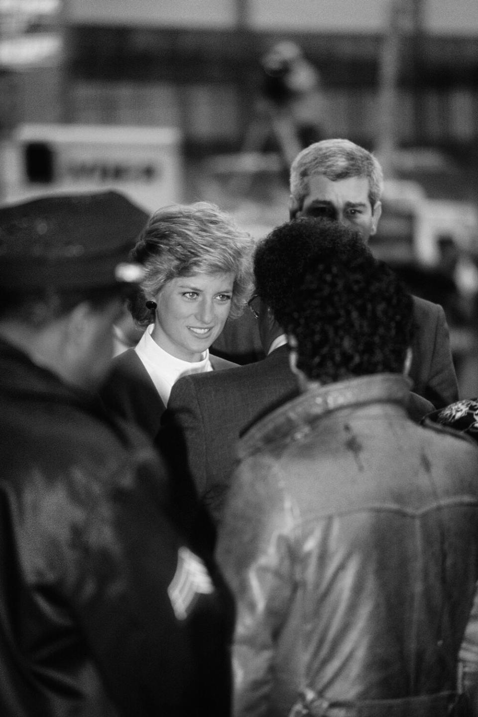 Diana, Princess of Wales surrounded by police and security as she arrives for a visit to Harlem Hospital’s pediatric AIDS unit in Harlem. New York City, USA. Feb 1989