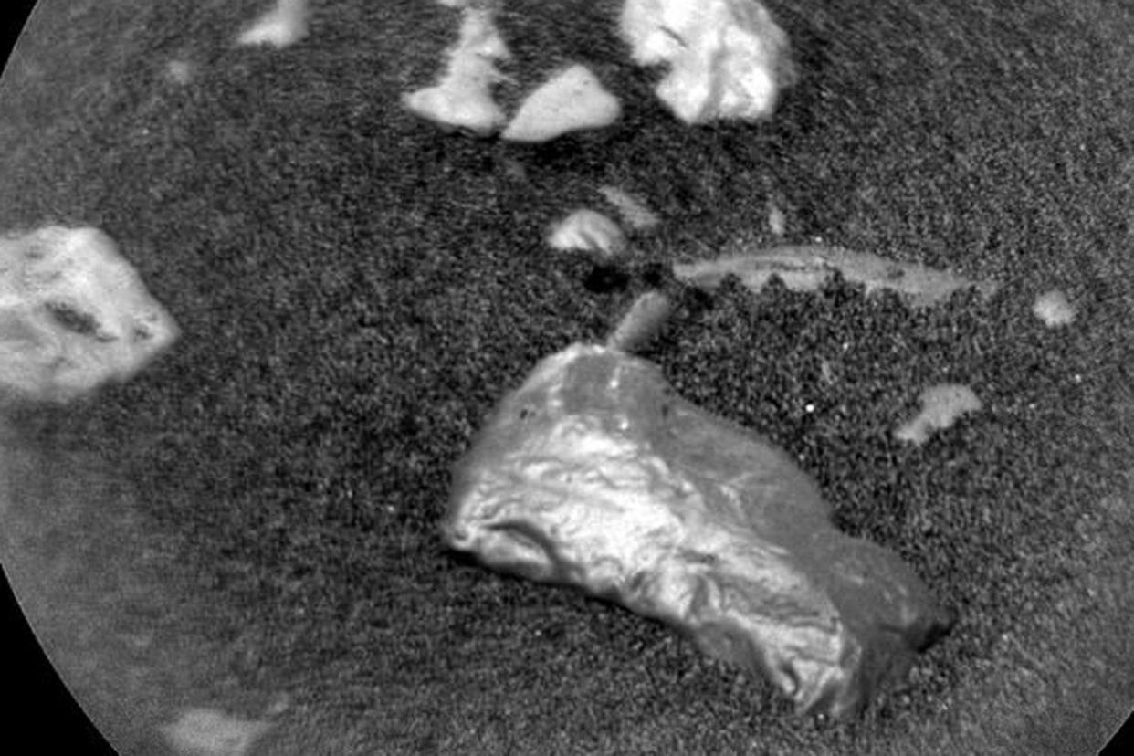 NASA is to investigate the 'super shiny' object found on the surface of Mars: NASA