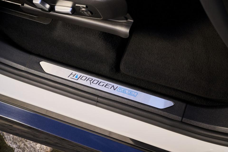 <p>2023 BMW iX5 Hydrogen prototype</p>