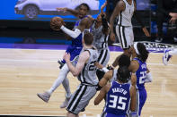 Sacramento Kings guard Delon Wright looks to make a pass as he's defended under the basket by San Antonio Spurs center Jakob Poeltl (25) during the first quarter of an NBA basketball game in Sacramento, Calif., Friday, May 7, 2021. (AP Photo/Hector Amezcua)