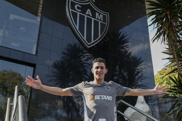 Pavón fue presentado oficialmente como futbolista de Atlético Mineiro