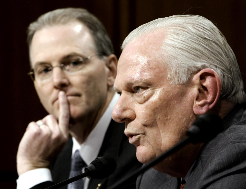 FILE PHOTO: Southwest Airlines Chairman of the Board Herb Kelleher (R) testifies as American Airlines CEO Gerard Arpey listens during a Senate Commerce, Science, and Transportation Subcommittee on Aviation hearing on the Wright amendment on Capitol Hill in Washington November 10, 2005. REUTERS/Jim Young/File Photo