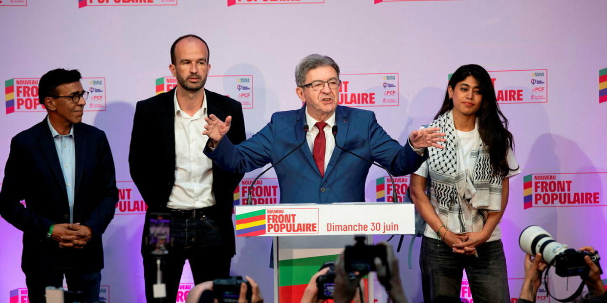 Selon des membres de La France insoumise, c’est par hasard que l’eurodéputée Rima Hassan s’est retrouvée à la gauche de Jean-Luc Mélenchon. - Credit:Khanh Renaud Pour Le Point