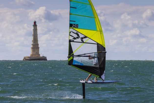 <p>Une multitude de supports étaient représentés : Windsurfs, Kitesurfs, Kayaks, Pirogues, Avirons, Moths à foil et le tout nouveau support le WingFoil. Autant de bolides qui glissent ou qui volent…</p>