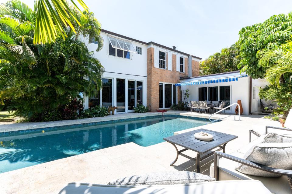 At the rear of a North End house at 259 Queens Lane in Palm Beach, glass doors open onto the pool area. Built in 1942, the house just sold for a price recorded at about $6.63 million to Simon and Lisa van den Born.