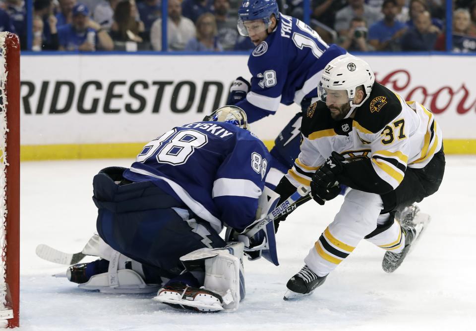 <p>
              Boston Bruins center Patrice Bergeron (37) tries to stuff the puck past Tampa Bay Lightning goaltender Andrei Vasilevskiy (88) during the third period of Game 5 of an NHL second-round hockey playoff series Sunday, May 6, 2018, in Tampa, Fla. (AP Photo/Chris O'Meara)
            </p>