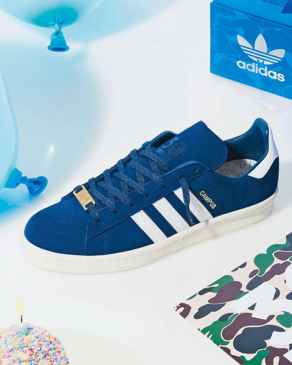 BAPE® 30週年和adidas Originals推出聯名不對稱CAMPUS 80S經典球鞋。 （I.T 提供） 