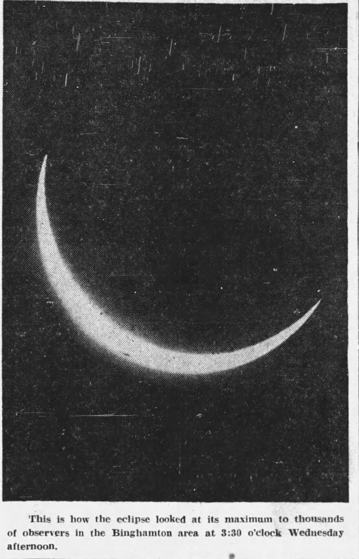 The last remnant of the sun as photographed in 1932 from a plane above the ground.