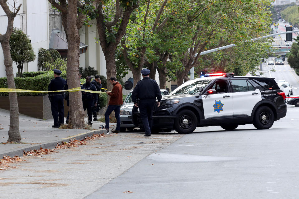 美國加州舊金山市警方說，一輛汽車9日衝入中國駐舊金山總領事館簽證處大廳，車上的駕駛已遭執法人員擊斃。（路透社）