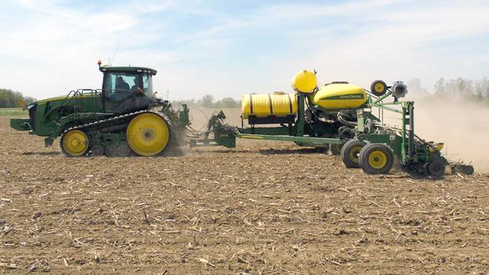 Planting soybeans under ideal conditions in 2018. The potential for sidewall compaction occurring during planting operations is high this spring and the following information will help you reduce this yield-limiting phenomenon.