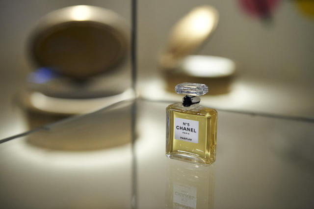 It Takes an Insane Amount of Flowers to Make 1 Ounce of Chanel's Most  Famous Perfume