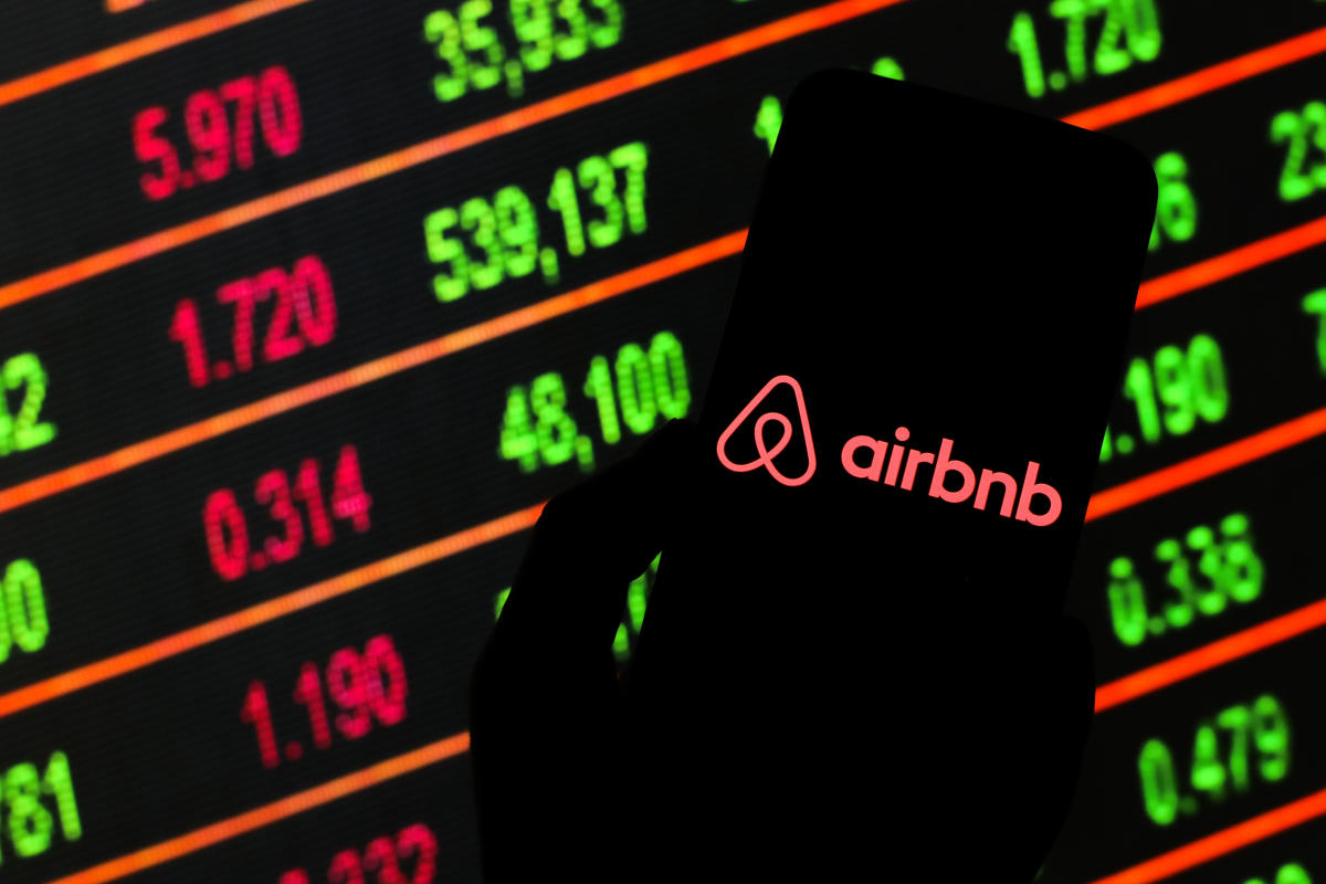 Files price. Airbnb IPO.