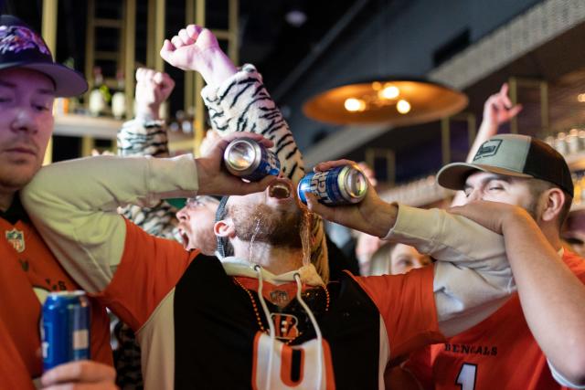 Fans crowd Kansas City bars, venues for Chiefs-Bengals game