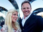 Auch Ian Ziering verbindet heute noch eine enge Freundschaft mit Tori Spelling (Bild). Privat ist er seit 2010 mit der Krankenschwester Erin Ludwig verheiratet. (Bild: www.instagram.com/torispelling)