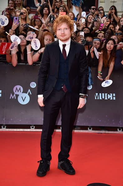 Ed Sheeran disproved the blue and black rule (should never be seen unless they’re in the washing machine) wearing black blazer and trousers with a navy blue vest, and burgundy tie.