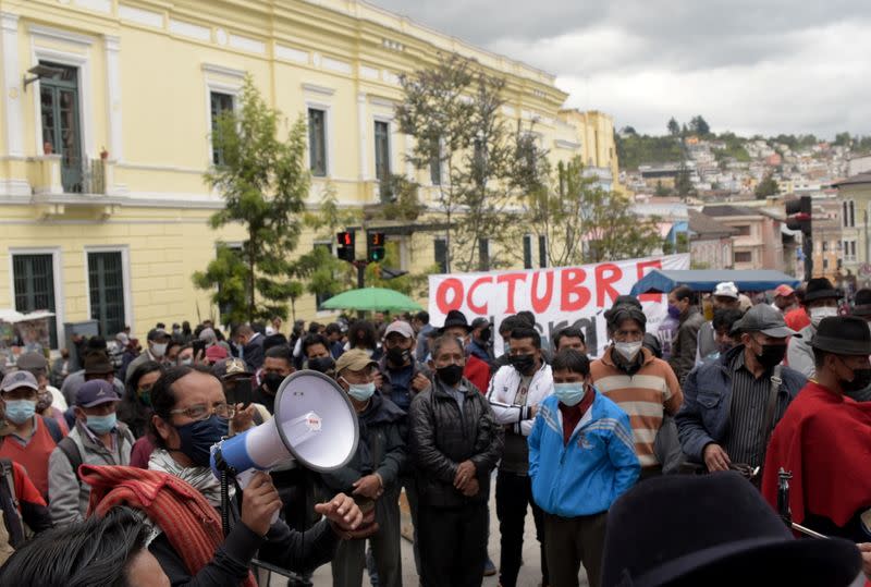 Government of Ecuador and indigenous leaders meet to discuss gasoline prices after protests