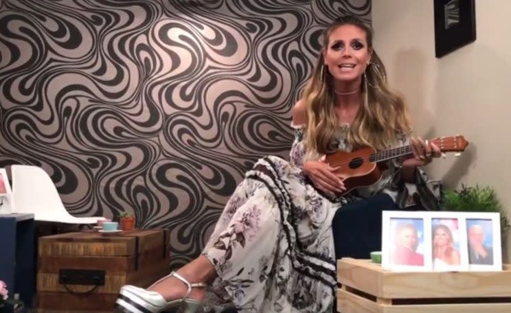 Macht auch an der Ukulele eine gute Figur: Heidi Klum