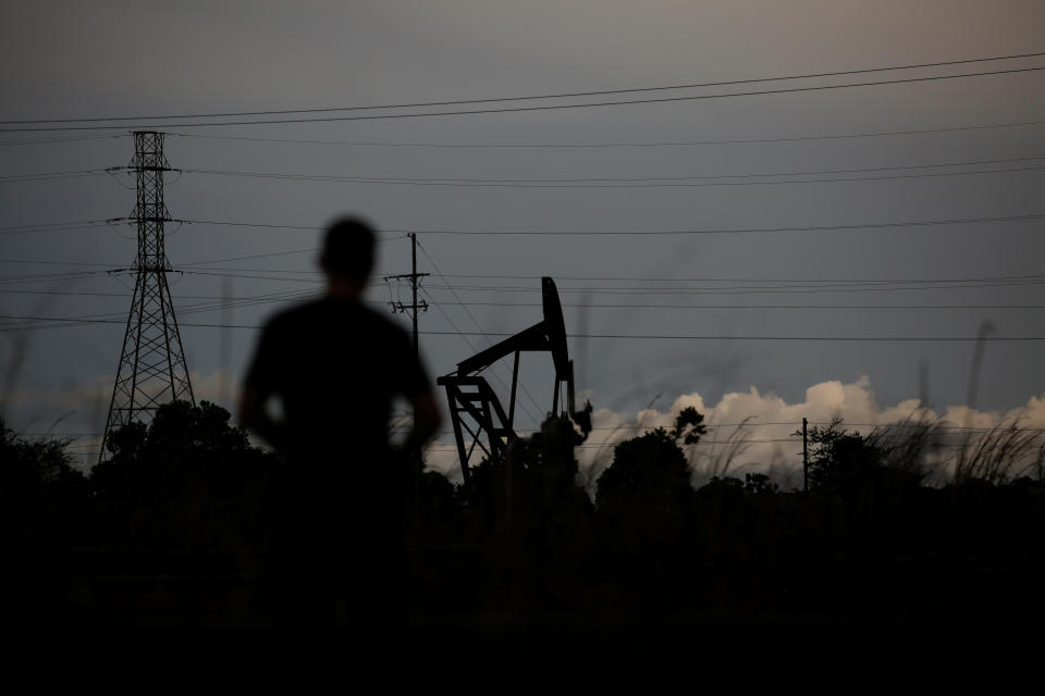 An nonoperative oil pump on the outskirts of El Tigre, Venezuela, on June 2. (Photo: Ivan Alvarado/Reuters)