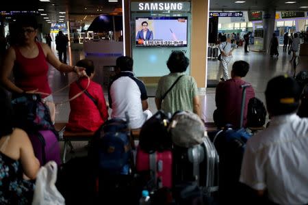 Passengers watch a TV screen broadcasting a news report on North Korea's submarine-launched ballistic missile fired from North Korea's east coast port of Sinpo, at a railway station in Seoul, South Korea, August 24, 2016 REUTERS/Kim Hong-Ji/File Photo