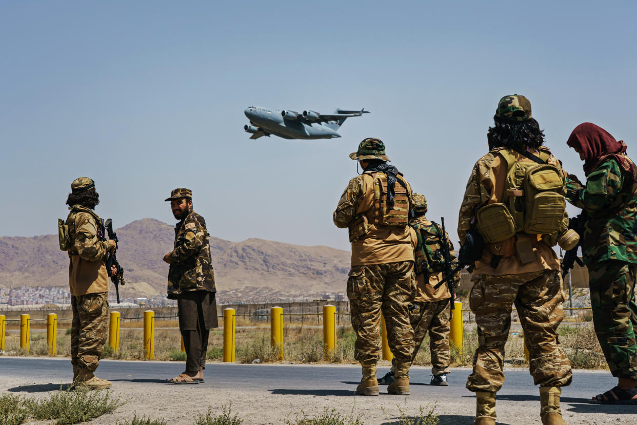 Taliban fighters secure the outer perimeter of the Hamid Karzai International Airport (Marcus Yam / Los Angeles Times via Getty Images file)