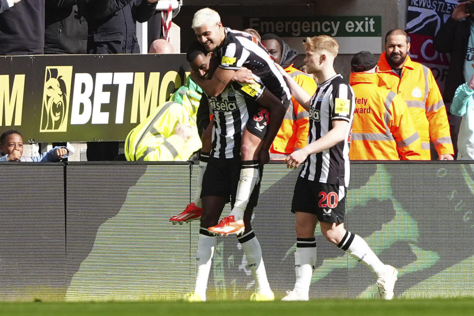 Newcastle United's Alexander Isak, left, celebrates with teammates scoring their side's third goal during the English Premier League soccer match between Newcastle United and Sheffield United at St. James' Park, Newcastle, England, Saturday, April 27, 2024. (Owen Humphreys/PA via AP)