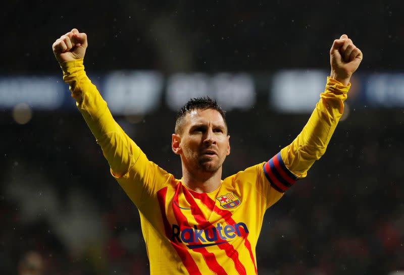 Lionel Messi celebra tras anotar el gol del triunfo del Barcelona 1-0 sobre Atlético Madrid por la Liga española de fútbol, en Madrid