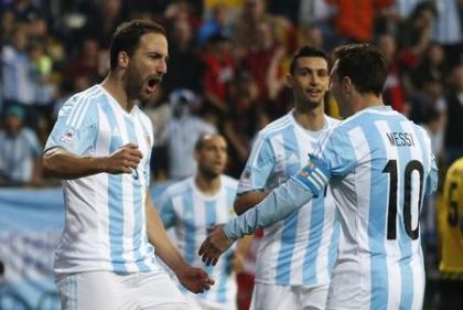 Gonzalo Higuain could gain redemption for past national team struggles. (Reuters)