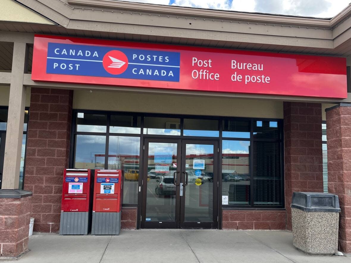 The Chilkoot Way post office in Whitehorse on Thursday. In addition to having up to 7 mail delivery routes unstaffed on any given day, a labour shortage has forced Canada Post to reduce the hours of its outlet on Chilkoot Way. (Michel Proulx/CBC - image credit)