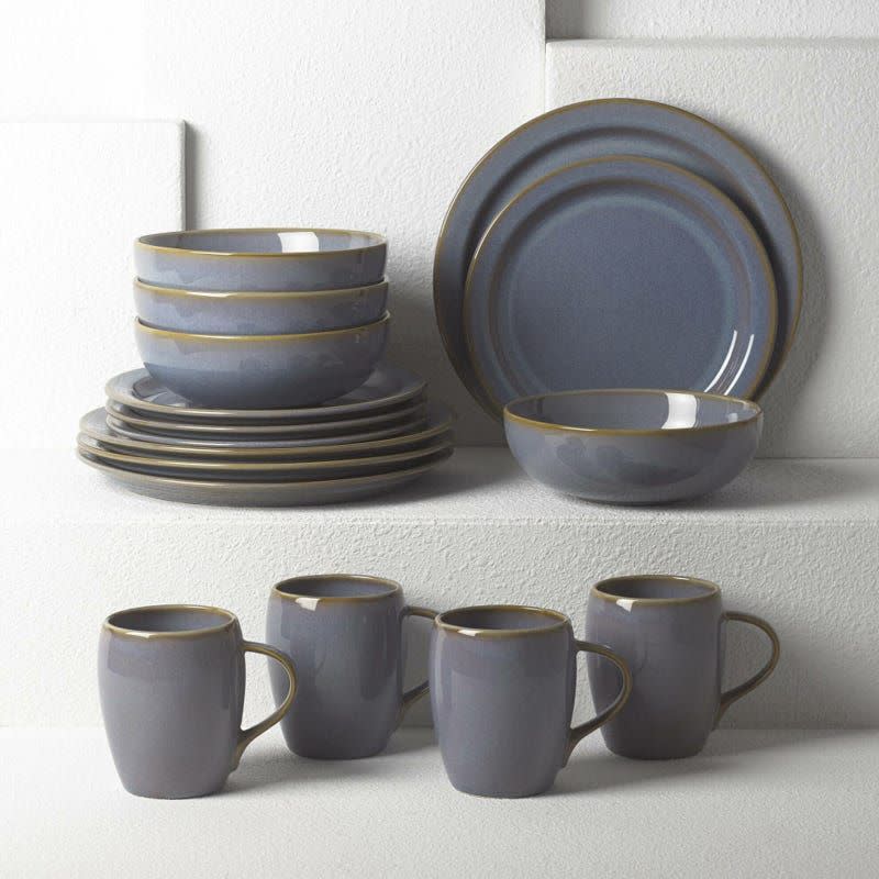 7) Haldan Dinnerware Set