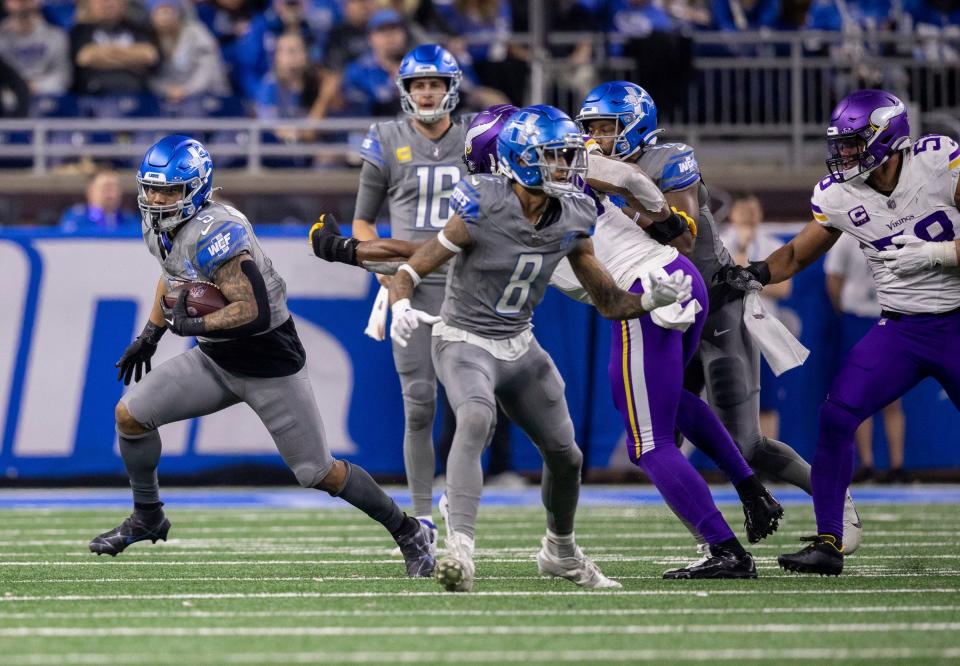 Detroit Lions running back David Montgomery runs the ball against the Minnesota Vikings at Ford Field in Detroit on Sunday, Jan. 7, 2024.