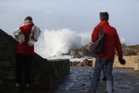 <p>Dans la nuit de mardi à mercredi, un skippeur a été secouru dans le détroit des Casquets (Manche), après qu’il a lancé un appel de détresse. Les voiles de son bateau étaient déchirées et dans l’eau. (AFP) </p>