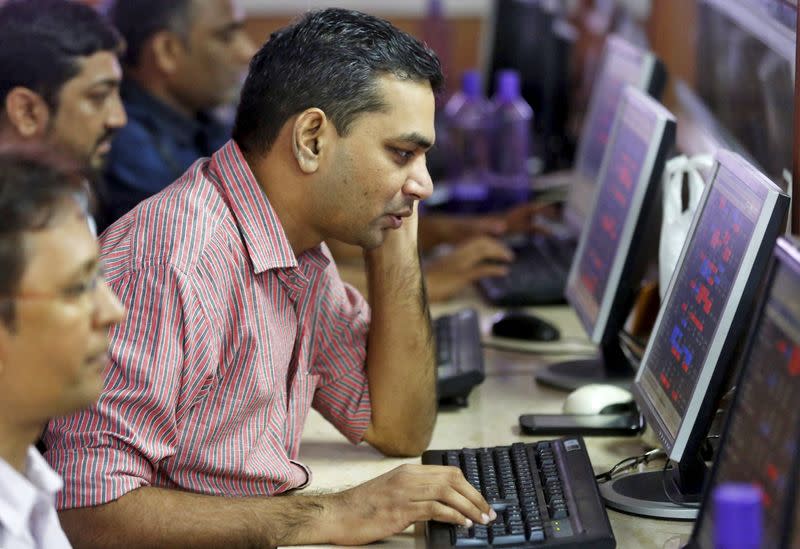 Brokers trade at their computer terminals at a stock brokerage firm in Mumbai, India, August 25, 2015. REUTERS/Shailesh Andrade