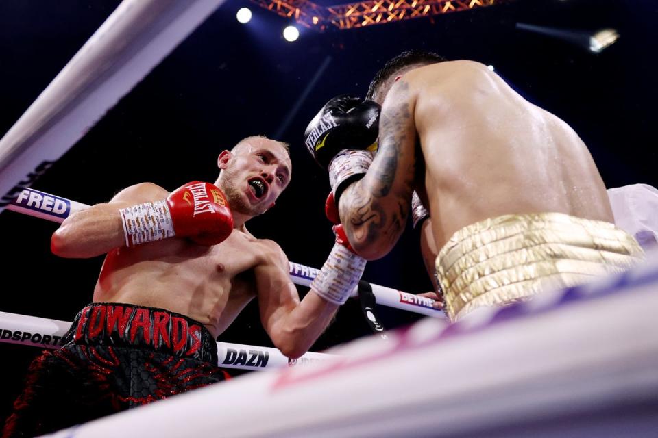 Edwards, left, en route to a decision win over Andres Campos in June (Getty)