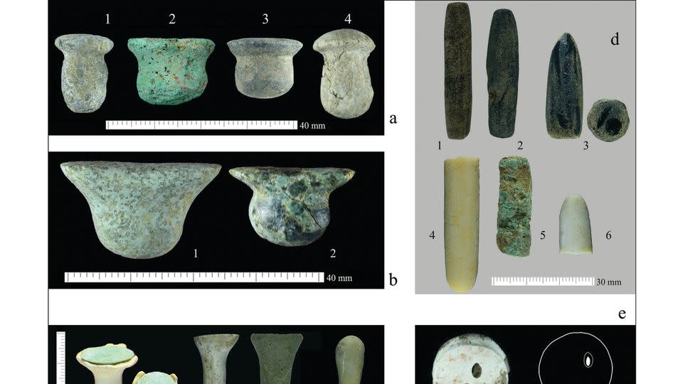 Shown here are examples of seven types of labrets found at Boncuklu Tarla that were used as body piercings: Type 1: c1–3; Type 2: a1 and a4; Type 3: a2 and a3; Type 4: c4; Type 5: b1 and b2; Type 6: d1–6; Type 7: e. - Emma L. Baysal