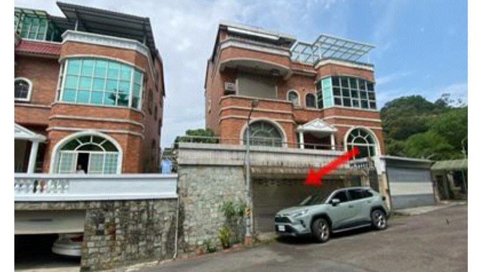 劉冠軍妻子孟雯華位於文山區5層樓的豪宅。行政執行署台北分署提供