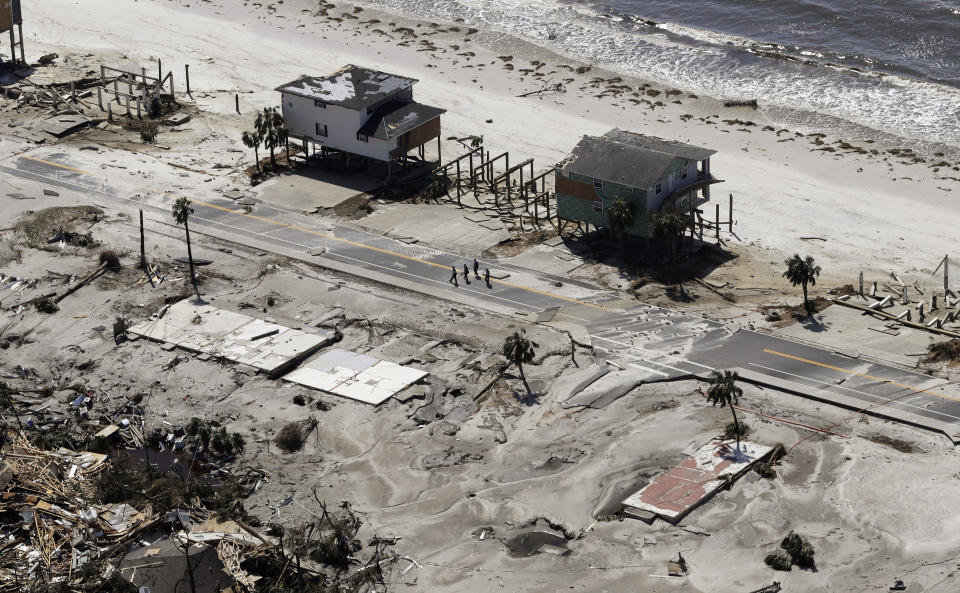 Esta fotografía del jueves 11 de octubre de 2018 muestra lo que quedó de la villa Mexico Beach, en Florida, tras el paso del huracán Michael. (AP Foto/Chris O'Meara)