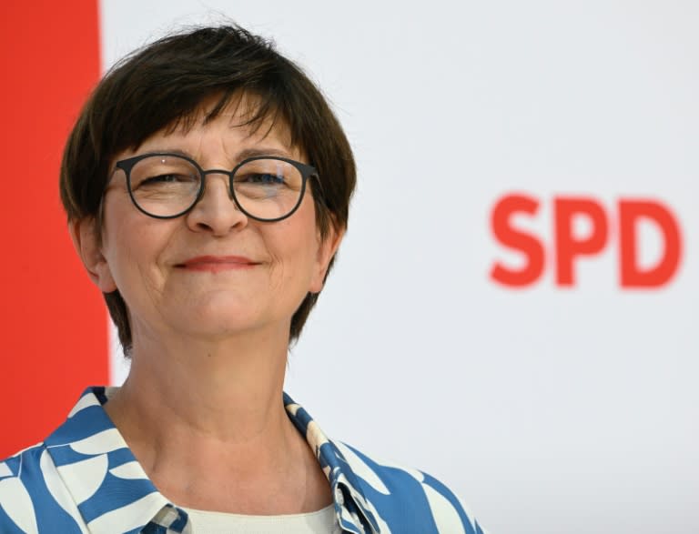 SPD-Chefin Saskia Essen hat die Ampel-Parteien nach ihrem schlechten Abschneiden bei der Europawahl zur Zusammenarbeit in den anstehenden Haushaltsverhandlungen aufgerufen. In diesen gehe es darum, "die Interessen der Menschen zu vertreten". (Tobias SCHWARZ)