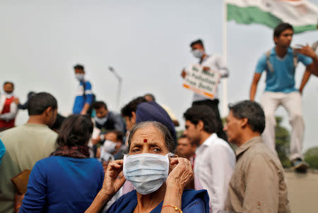 A woman wears a mask to protect herself from the pollution during a protest in Delhi, November 7, 2016. REUTERS/Cathal McNaughton