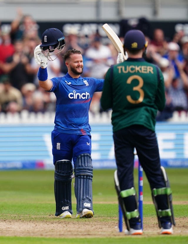 Ben Duckett celebrates reaching his century 