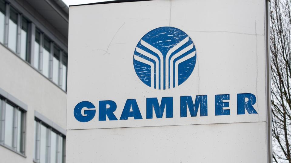 Das Logo der Grammer AG an der Konzernzentrale in Amberg. Foto: Armin Weigel
