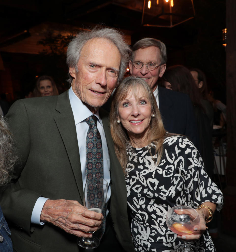 Clint Eastwood und seine Tochter Laurie Murray. (Bild: Eric Charbonneau/REX/Shutterstock)