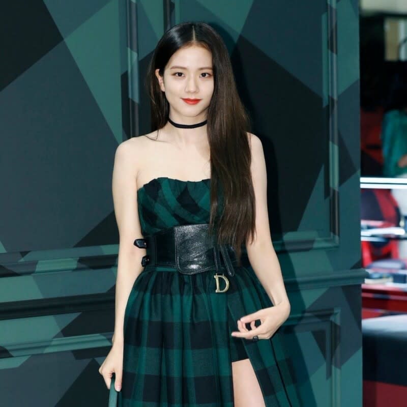 說起Jisoo與Dior的源淵，是從2019 Jisoo出席Dior在韓國打造的快閃店開始