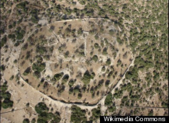 JERUSALEM (RNS) Archaeologists have unearthed a trove of artifacts dating back to the time of the biblical King David that they say closely correspond to the description of Solomon's Temple found in the Book of Kings.    <a href="http://www.huffingtonpost.com/2012/05/10/khirbet-qeiyafa-archaeology_n_1504722.html" target="_hplink">Khirbet Qeiyafa Excavations Find Evidence of Soloman's Temple, Archaeologists Say</a>