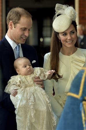 Britain's Prince William carries his son Prince George, as he arrives with his wife Catherine, Duchess of Cambridge for their son's christening at St James's Palace in London October 23, 2013. REUTERS/John Stillwell/pool