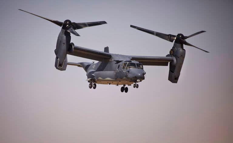 ARCHIVO - Un avión Bell Boeing V-22 Osprey de la Fuerza Aérea de Estados Unidos despega en unos ejercicios militares multinacionales el 17 de junio de 2023, en Zarqa, Jordania. (AP Foto/Maya Alleruzzo, archivo)
